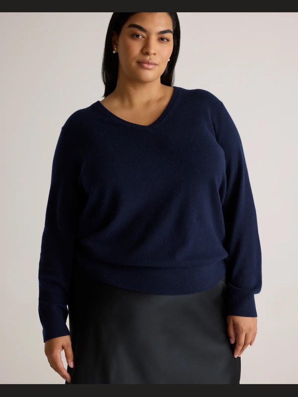 Quince Mongolian cashmere V-Neck Women’s Sweater in Navy - Picture 6 of 16